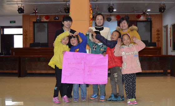 150413成长路上有风雨，我们携手快乐前行985.jpg